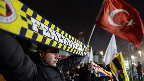 Организаторы матча за Суперкубок Турции обвинили клубы в нарушении соглашения - фото