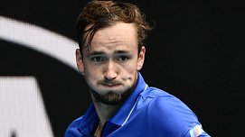 Медведев вышел в полуфинал Australian Open, обыграв в пяти сетах поляка Хуркача - фото
