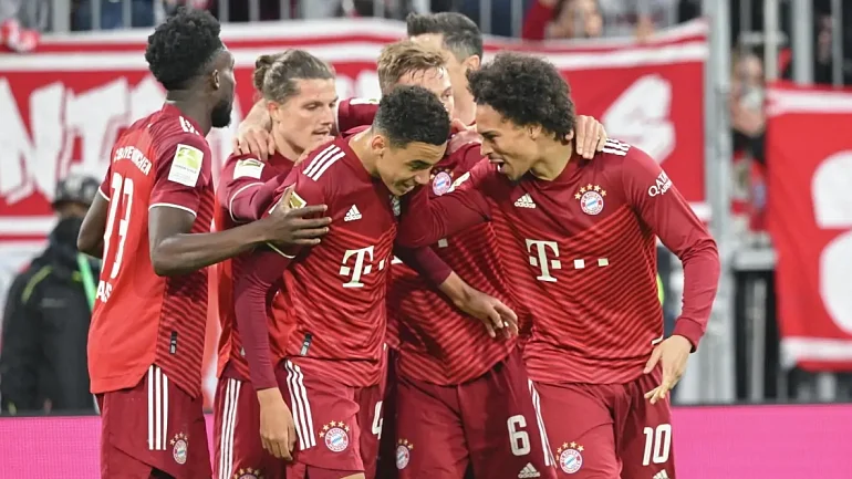 «Бавария» забила в матче с «Шальке-04» 6 голов - фото