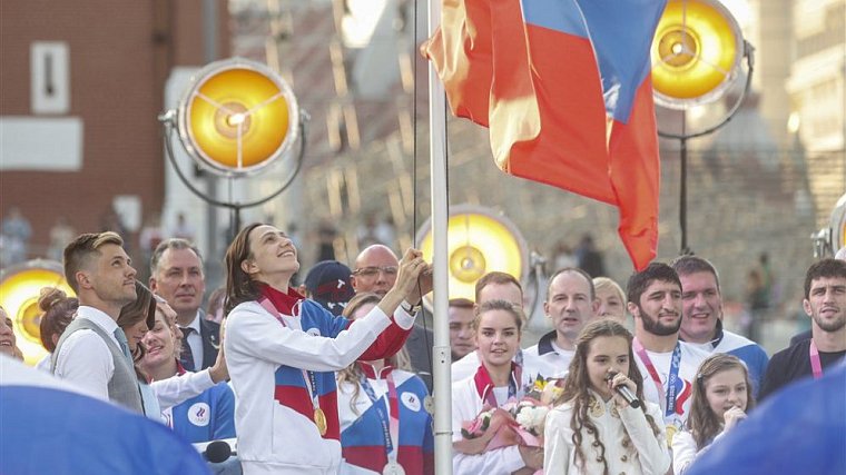 Занин заявил, что с гимнастами не обсуждался отказ от участия в Олимпиаде-2024 - фото