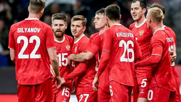 Сборная России поднялась на 35-е место в рейтинге ФИФА - фото