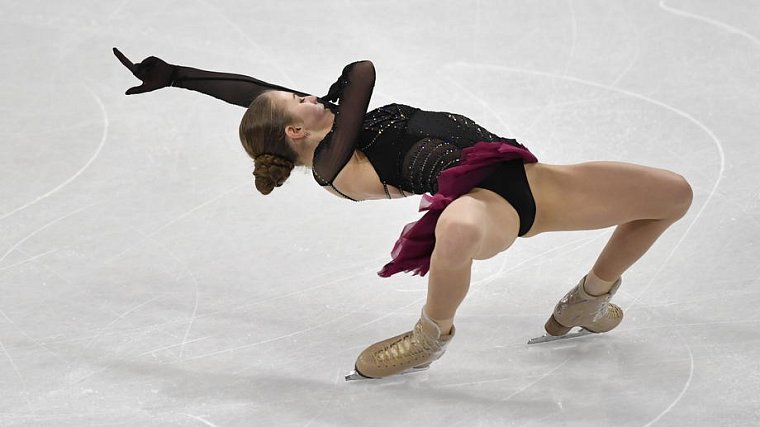 Александра Трусова упала с двух квадов, но возглавила женский зачет чемпионата мира - фото