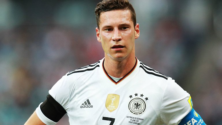 Лидер сборной Германии по футболу не сыграет с Россией. В его семье горе - фото