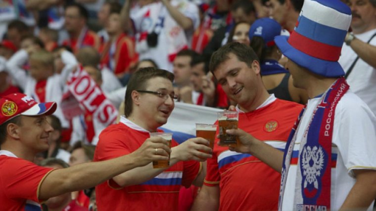 Не пиво, а медовуха. Алкоголь все-таки появится на стадионах? - фото